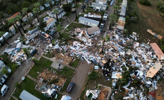 Трима души загинаха а десетки бяха ранени при преминаването на