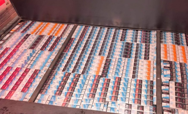 Митническите служители на МП Златарево откриха и задържаха 244 200