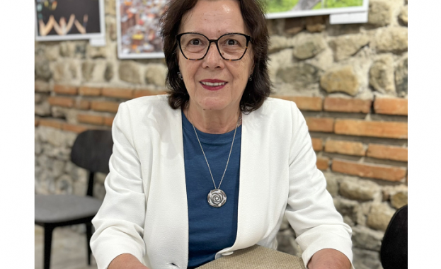 На Весела Петрова представи втората си книга Цветове и светове