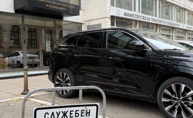 Държавните институции са присвоили стотици паркоместа в идеалния център на