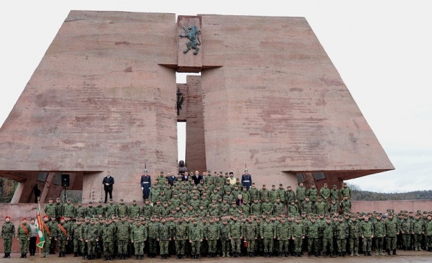 Бойният празник на Сухопътните войски 19 ноември бе отбелязан по