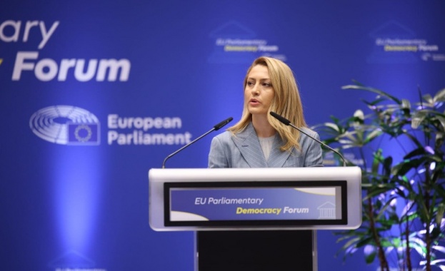 Защитата на демокрацията днес трябва да бъде базирано не само