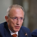 Министър Вълчев: Нужен е микс от мерки, с които да засилим вниманието и да ограничим вредното онлайн влияние върху децата