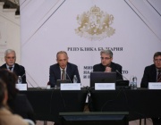 След мерките на правителството – повече студенти учат за медицински сестри, инженери, физици и химици