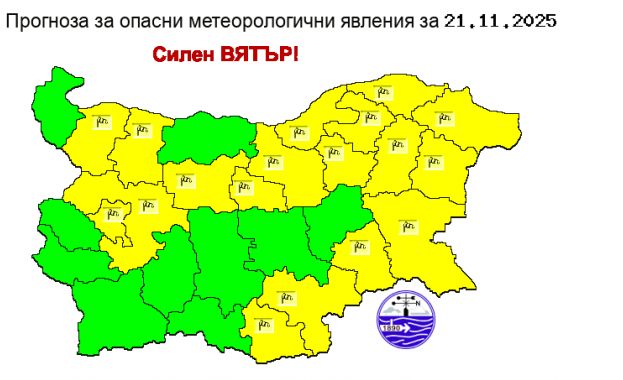 Жълти кодове за силен вятър са обявени за 18 области