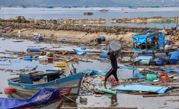 Най малко 90 души са загинали при проливните дъждове във Виетнам