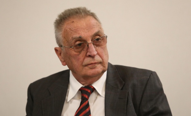 Нападнаха известния македонски българин публицистът Владимир Перев в магазин в