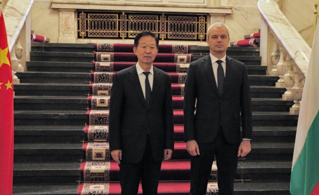 Двете делегации се срещнаха рано сутринта в сградата на Народното