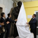 Зафиров откри в централата на партията на БСП паметник на Георги Димитров