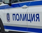 Задържани са родителите на 3-годишното дете, спасено от падане от осмия етаж