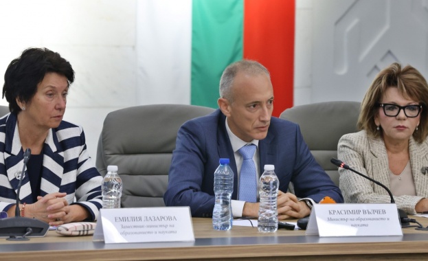 Започваме обсъждане на учебните програми възможностите за отклонения в тях