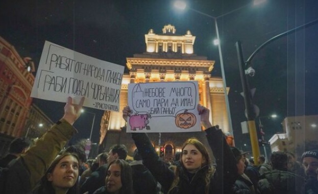 Грозни сцени в парламента размяна на обиди и скубане