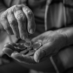 Изплащането на пенсиите и коледните добавки започва на 5 декември