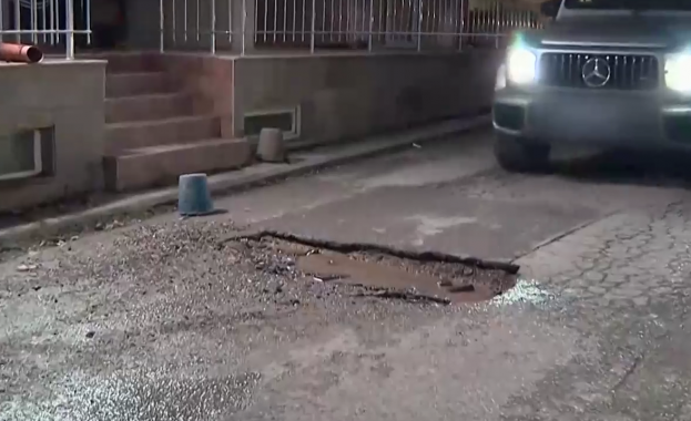 Опасна дупка в „Манастирски ливади – запад“ тормози стотици шофьори