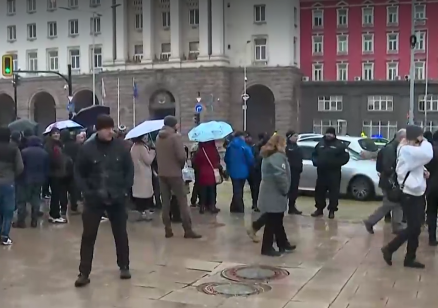 Симпатизанти и представители на партия „Величие“ блокираха центъра на София