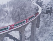 Приказно пътуване с влак от Рим до Алпите