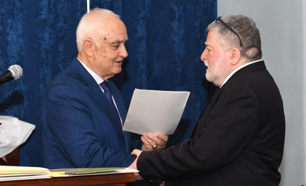 За мен е чест от името на политическото ръководство на