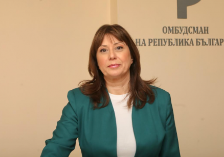 Омбудсманът Велислава Делчева препоръча възможност за преразглеждане на оценките от матурите при ясни правила