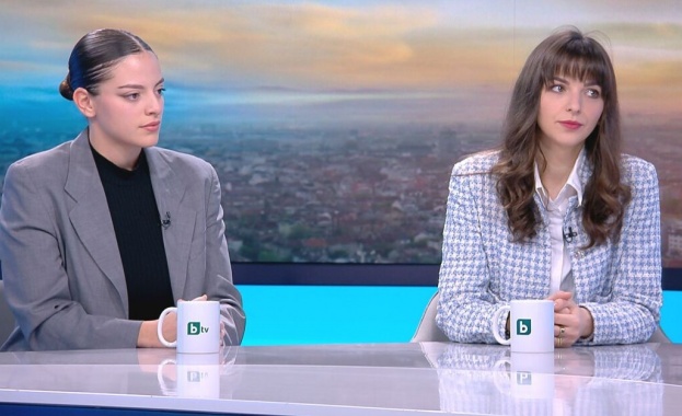 Младите лица на протеста. Какво събра на площада хиляди младежи