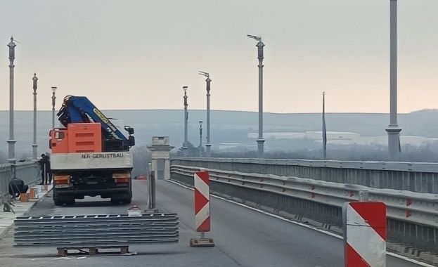 На 18 декември се възстановява движението в двете посоки по Дунав мост при Русе. Работата на обекта ще продължи в началото на 2026 г.