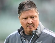 Испанските клубове на Любослав Пенев събират 300 хиляди евро за сложната му операция