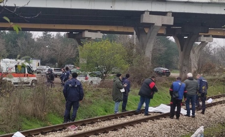 „Всяка сутрин е така“: Трагедията на релсите във Враца разкрива ежедневния риск за стотици ученици