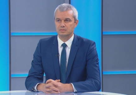 Костадин Костадинов: Ограничаването на секциите в чужбина не нарушава конституционни права