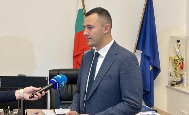 Около 100 хиляди доброволци в България чакат закон който да