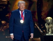 Доналд Тръмп получи награда за мир от ФИФА