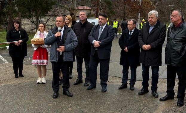 Министърът на регионалното развитие откри обновената водопроводна мрежа в село