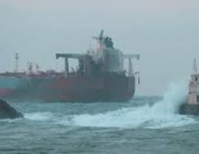 Поради лошото време засега е невъзможно достигането с граничен катер до блокирания танкер