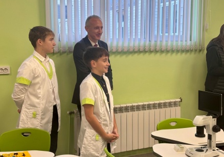 Министър Вълчев: Инвестициите в STEM среда увеличават мотивацията и интереса на учениците