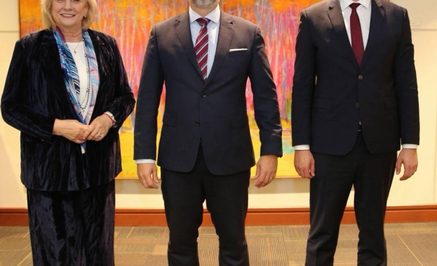 Заместник председателите на Движението за права и свободи Искра Михайлова Копарова и