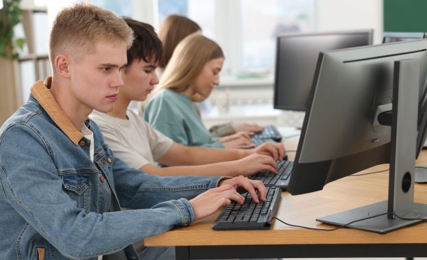 Над 22 000 ученици преминаха онлайн обучения за безопасно поведение в интернет