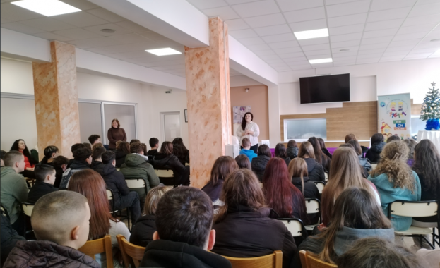 Над 150 ученици от Професионална гимназия по туризъм Д р Васил