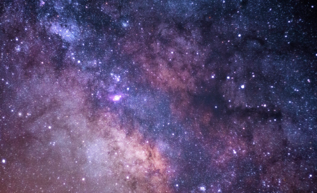 Учените са наблюдавали най голямата известна въртяща се структура в Космоса