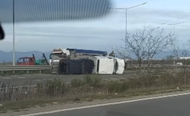 Временно движението се осъществява в една лента по Западната дъга