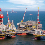 СБУ с удар в Каспийско море: Дронове извадиха от строя нефтена платформа на "Лукойл"