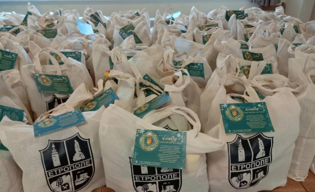 Община Етрополе стартира кампанията Споделена и топла Коледа насочена към