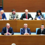 Шестият вот на недоверие към правителството се отлага