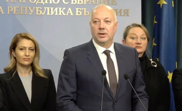 Росен Желязков обяви оставката на кабинета му в Народното събрание Решенията