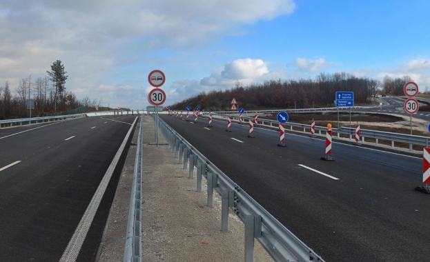 Утре 13 декември около 12 ч се пуска движението по