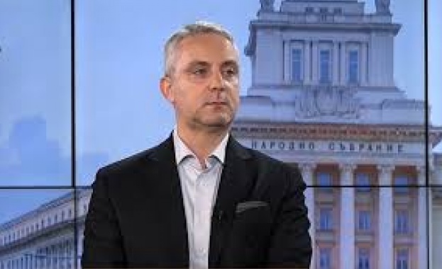 Политическите консултации при президента не са формален акт и целят