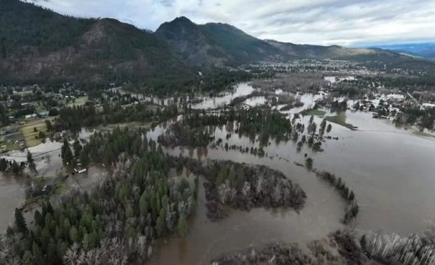 Силни атмосферни потоци от влага продължили няколко дни донесоха екстремални