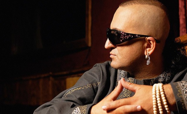 На Панаира на книгата в НДК Добрин Векилов Дони представя