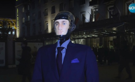 Първият протестиращ робот в България