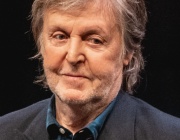 Вегетарианските бургери и наденички остават