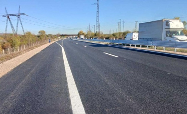 Днес около 12 00 ч новият трикилометров участък от автомагистрала