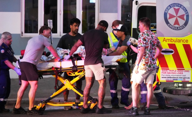 Най малко 12 души са загинали а 30 са ранени при