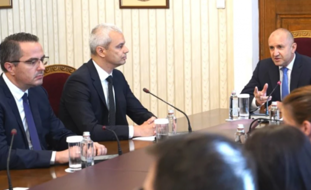 Представители от третата политическа сила в парламента Възраждане проведоха консултации